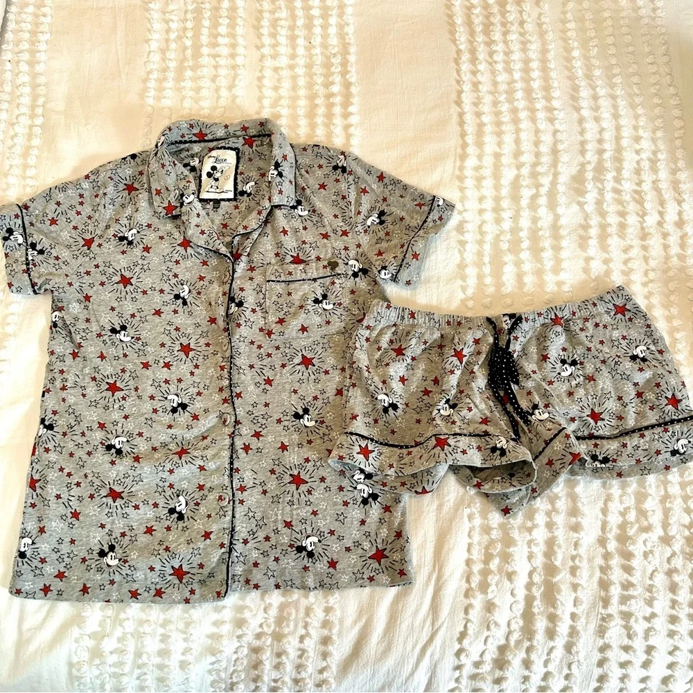 Women’s Mickey Mouse Gray Jersey Short Sleeve & Shorts Pajama Set Sz S - Picture 1 of 10
